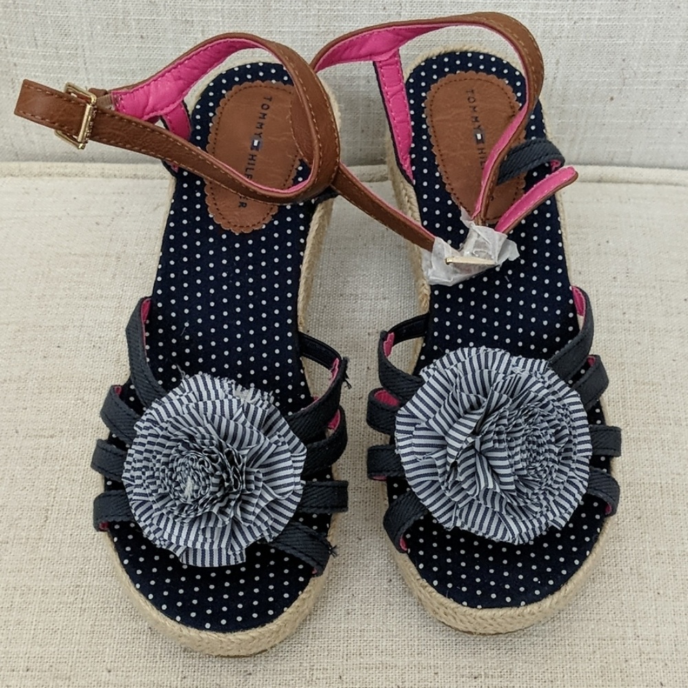 Tommy Hilfiger girls size 5 sandals with flower
